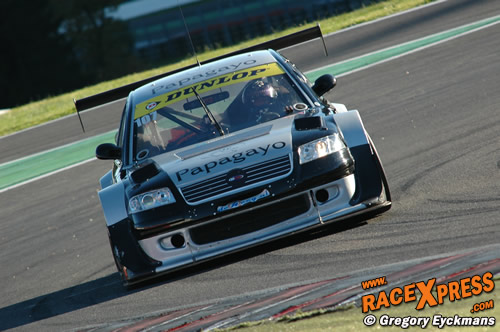 Meindert van Buuren in de Passat V8 Star